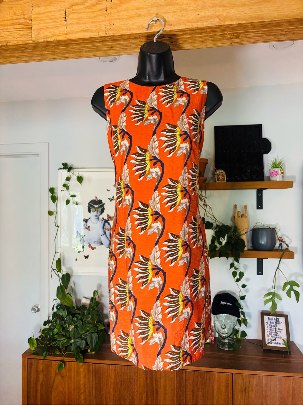 Beautiful Glamorous Sleeveless Shift Dress